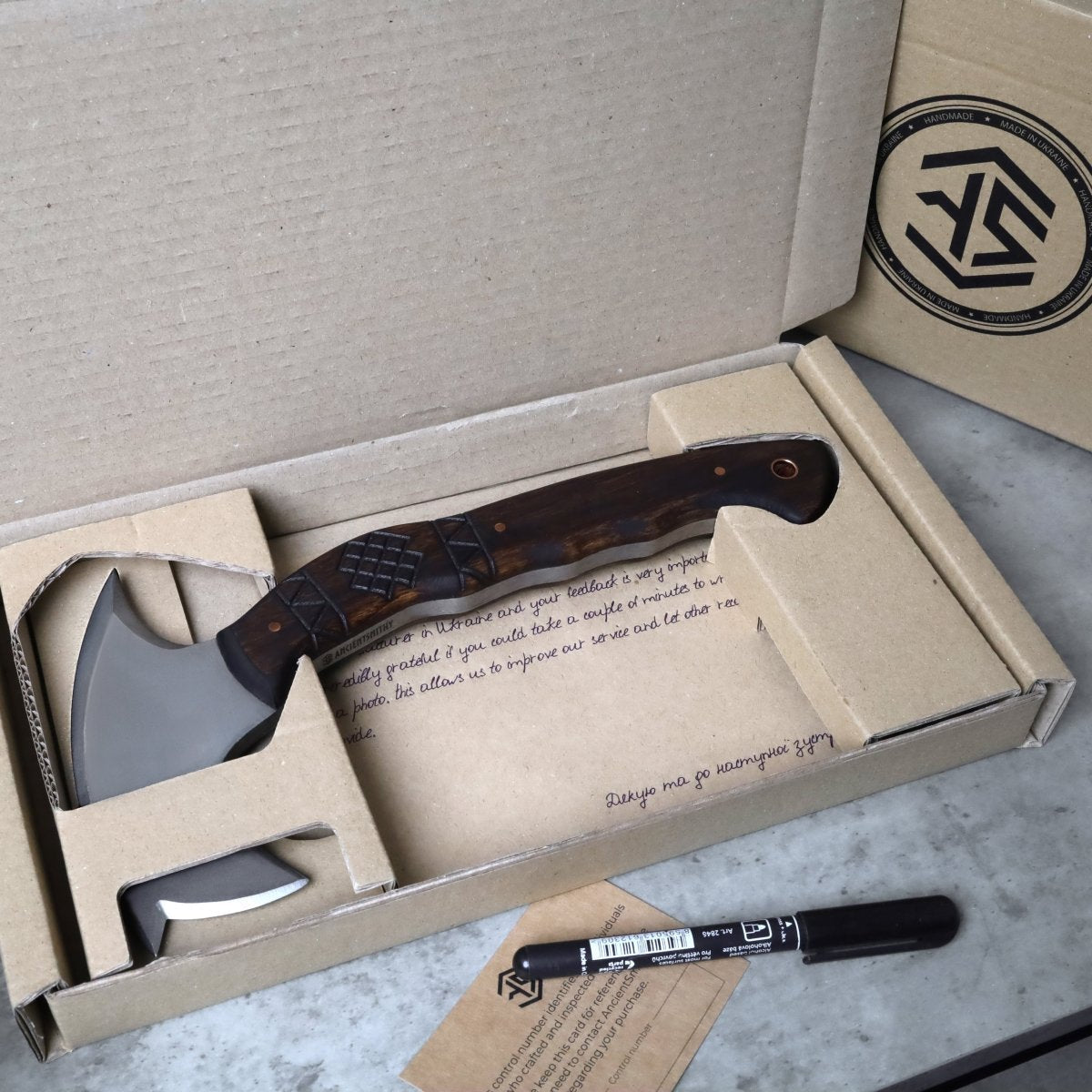 Compact tomahawk "Tahu" with wooden handle from AncientSmithy